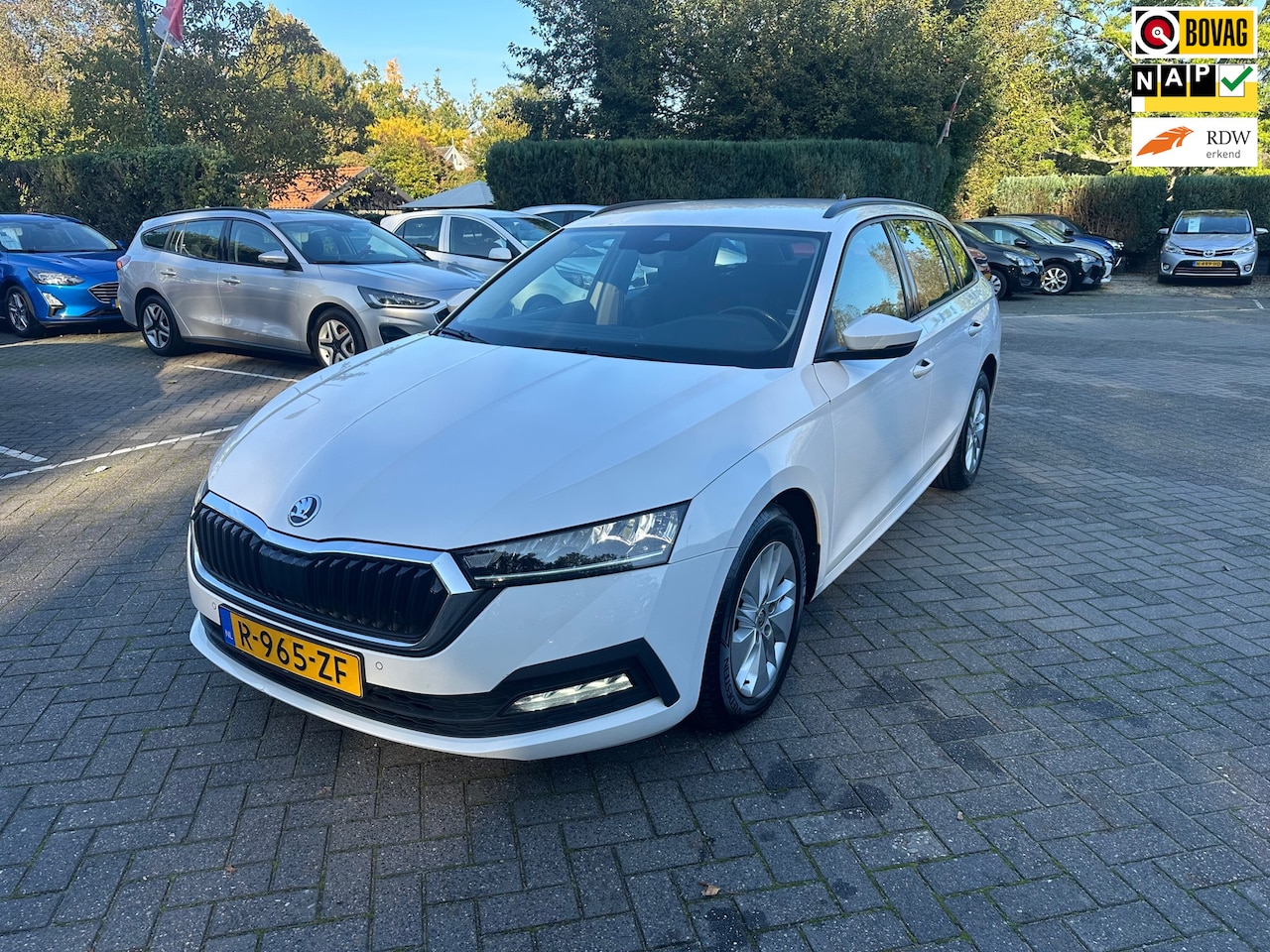 Skoda Octavia Combi - 1.0 TSI Business Edition 1.0 TSI Business Edition , navigatie , pdc voor en achter - AutoWereld.nl