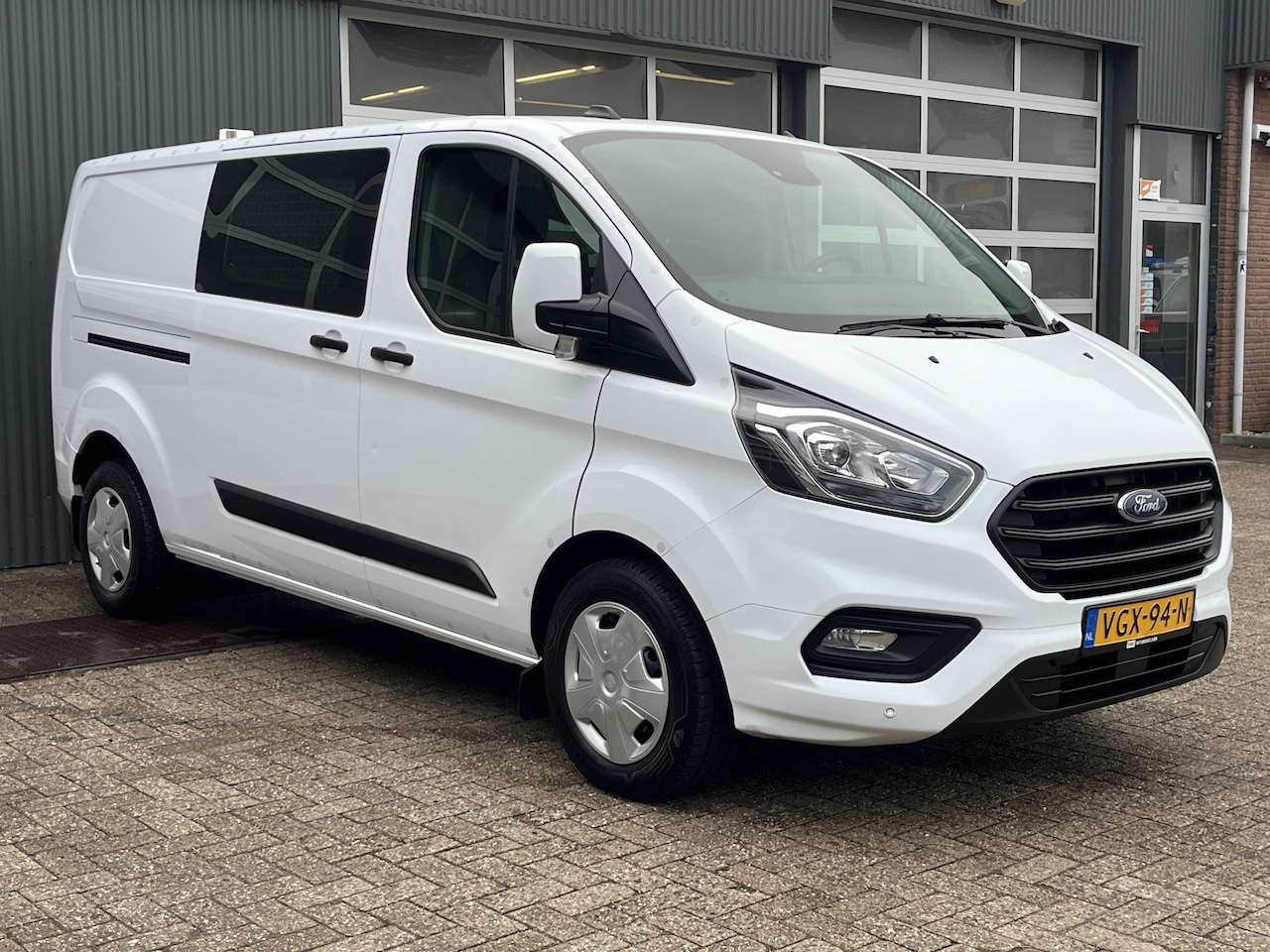 Ford Transit Custom - 320 2.0 TDCI L2H1 Trend Airco Cruise controle Trekhaak 2800kg trekgewicht Stand kachel Tel - AutoWereld.nl