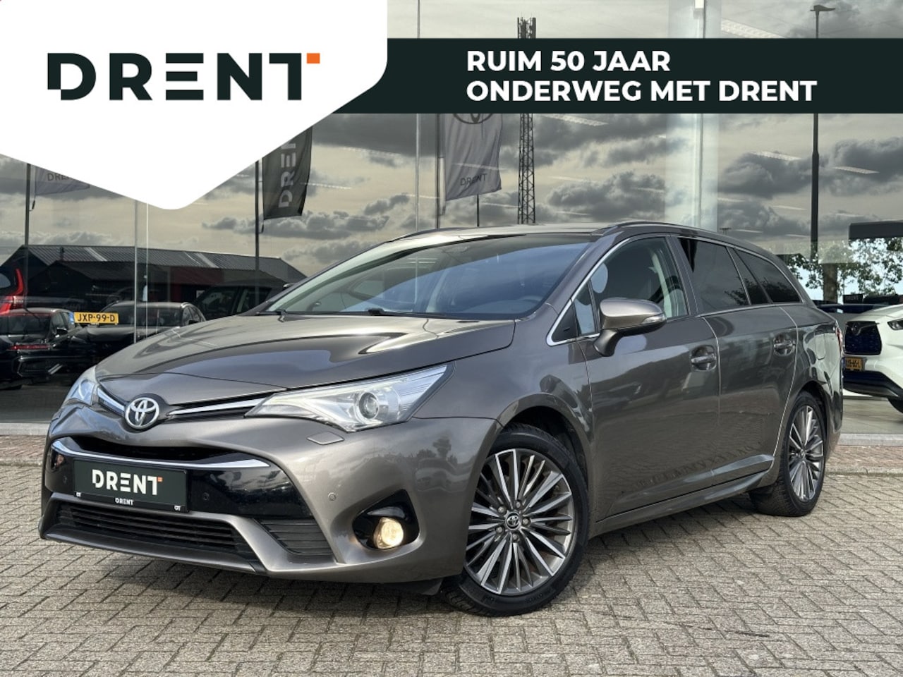 Toyota Avensis Touring Sports - 1.8 VVT-i Premium | Trekhaak | Automaat | Stoelverwarming - AutoWereld.nl