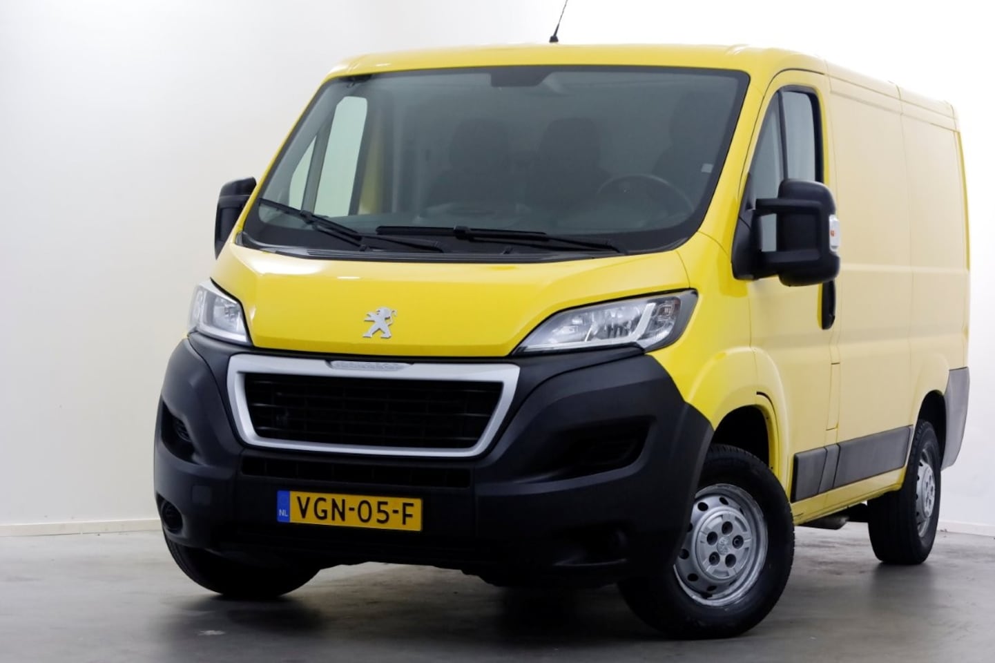 Peugeot Boxer - 330 2.2 BlueHDi 140pk L1H1 Premium Airco/Standkachel 09-2020 - AutoWereld.nl