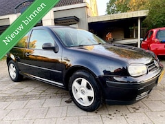 Volkswagen Golf - 1.8-5V Comfortline