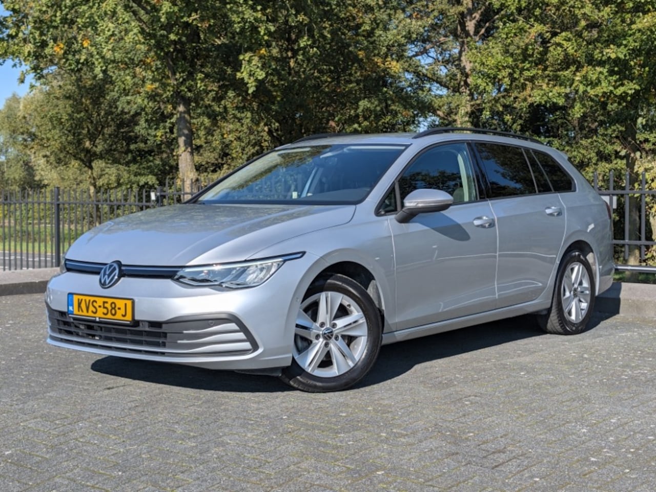 Volkswagen Golf Variant - Life Business 131PK | Trekhaak | Navi | ACC | LED | Virtual Cockp. | Stoelverw. - AutoWereld.nl
