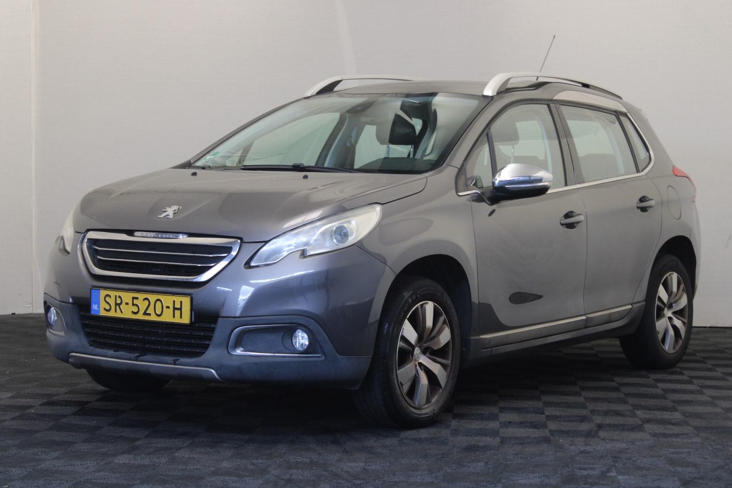 Peugeot 2008 - 1.2 VTi Allure Verbruikt olie - AutoWereld.nl
