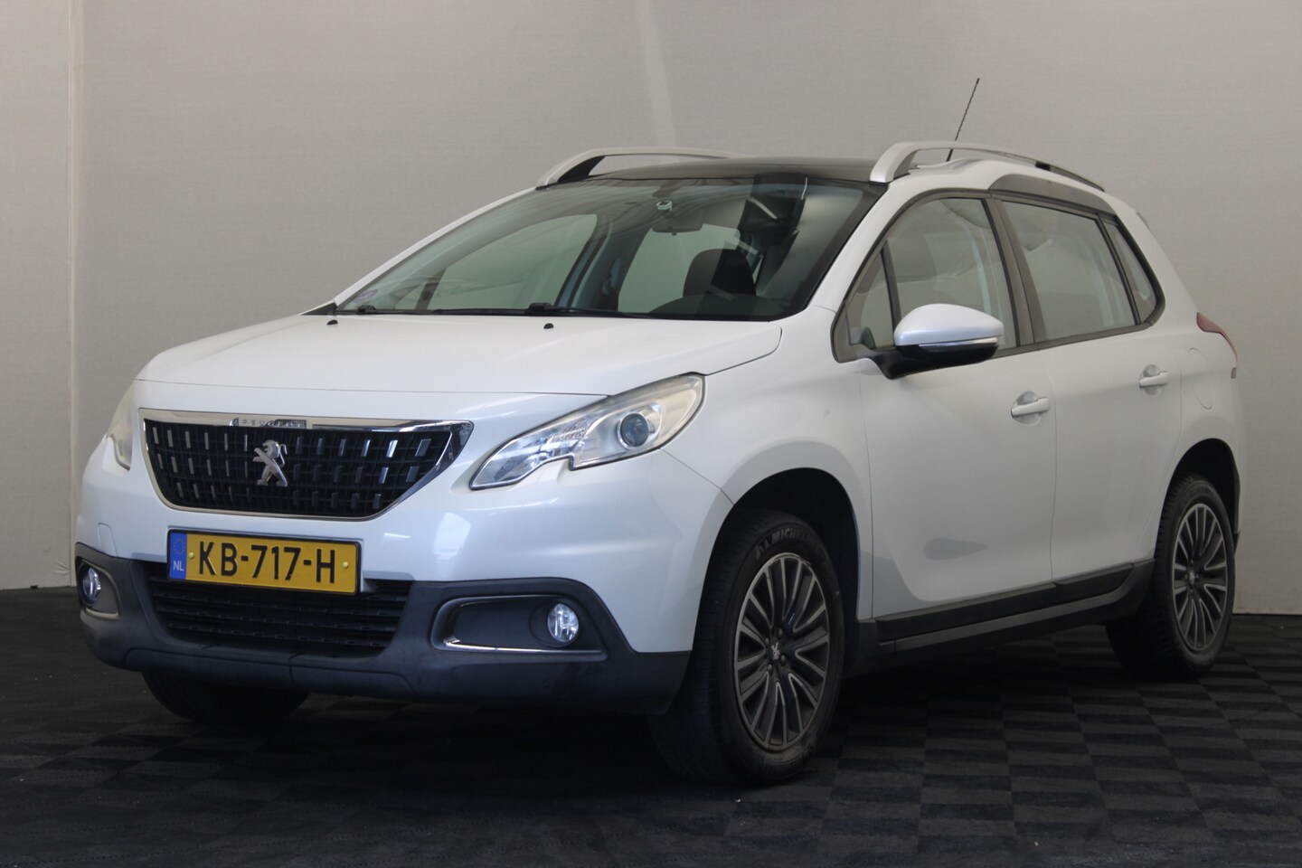 Peugeot 2008 - 1.2 PureTech Blue Lion |Pano| - AutoWereld.nl