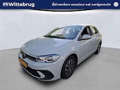 Volkswagen Polo - 1.0 TSI 95pk Life DSG Automaat / Navigatie by APP / LM 15 inch / Parkeersensoren / LED / D