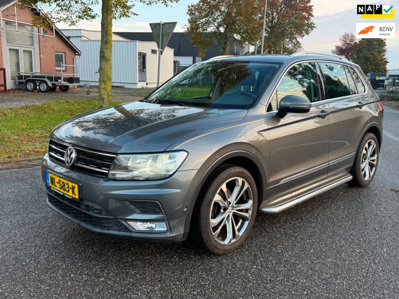 Volkswagen Tiguan - 1.4 TSI ACT Connected Series | Trekhaak | Sidebars - AutoWereld.nl