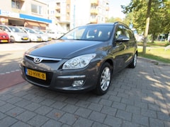 Hyundai i30 Wagon - 1.6 I CVVT CROSSStyle