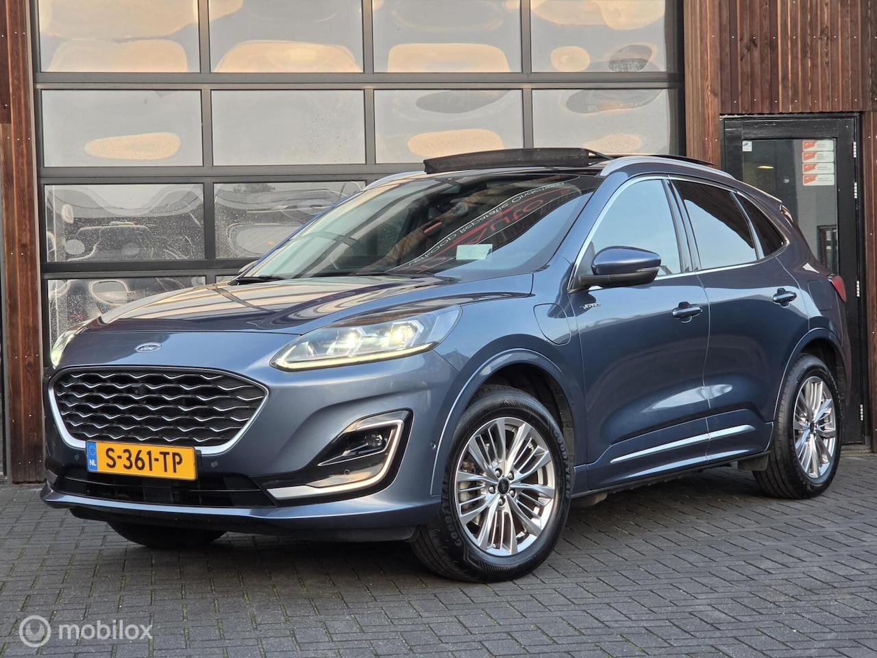 Ford Kuga - 2.5 PHEV VIGNALE PANO ACC HUD CAMERA LEER TREKHAAK - AutoWereld.nl
