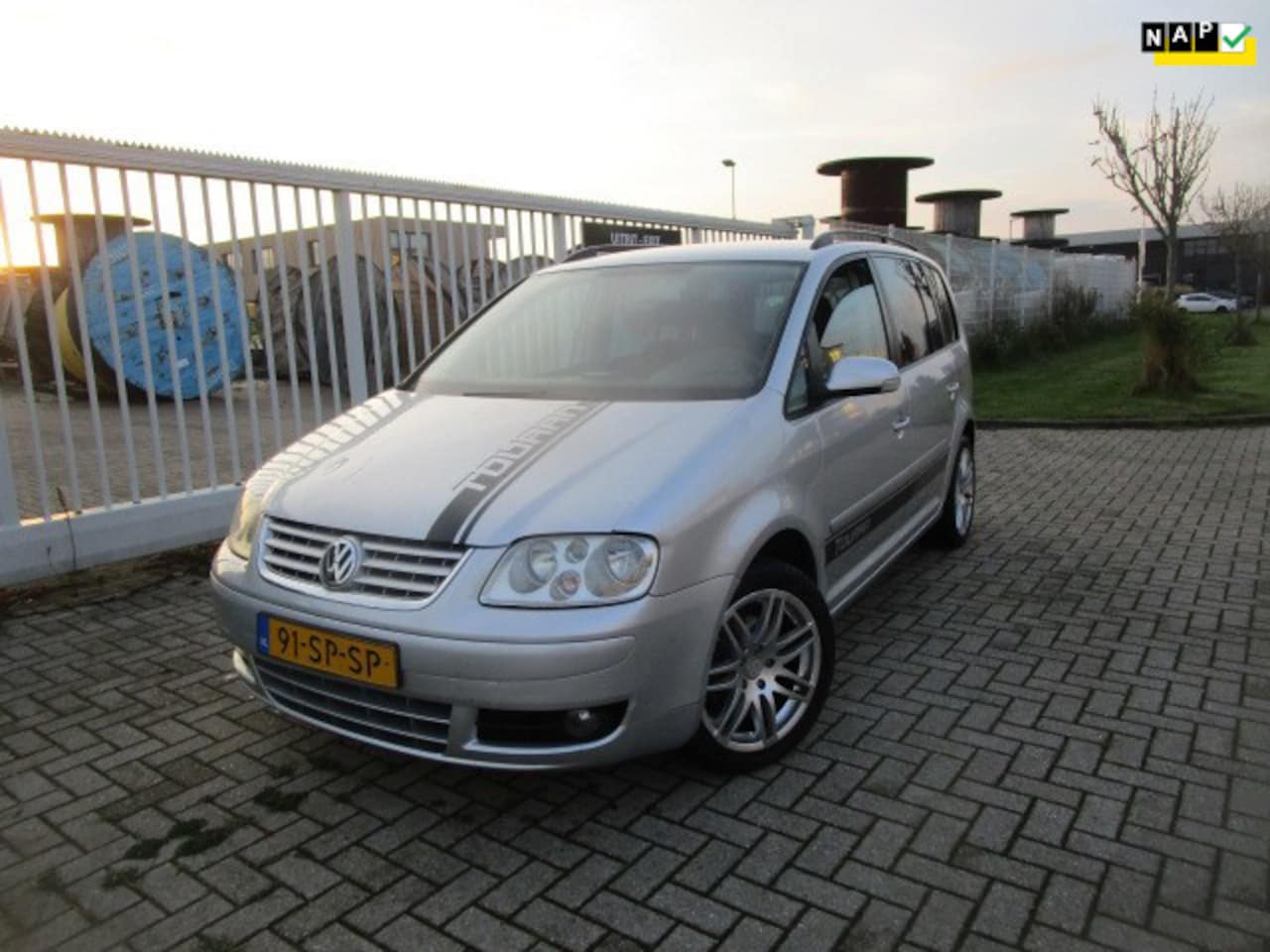 Volkswagen Touran - 1.6-16V FSI Trendline 1.6-16V FSI Trendline - AutoWereld.nl