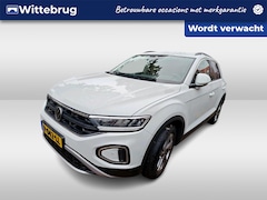 Volkswagen T-Roc - 1.0 TSI 110pk Life / Airco / Achteruitrij camera / Getint glas / 17'' LMV