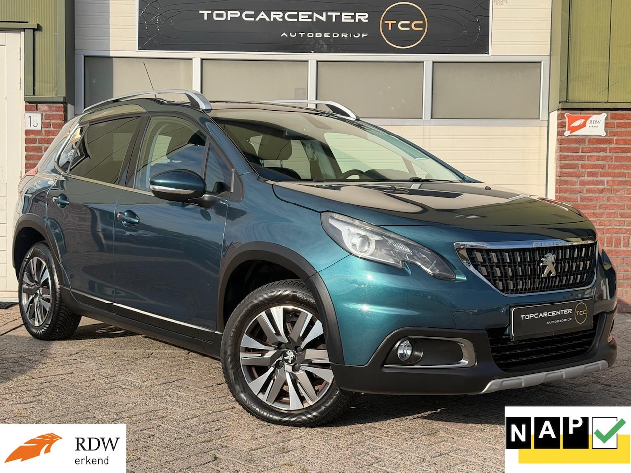 Peugeot 2008 - 1.2 Allure/PANO/TREKH/NAVI/PARKS/CRUISE/APK/NAP - AutoWereld.nl
