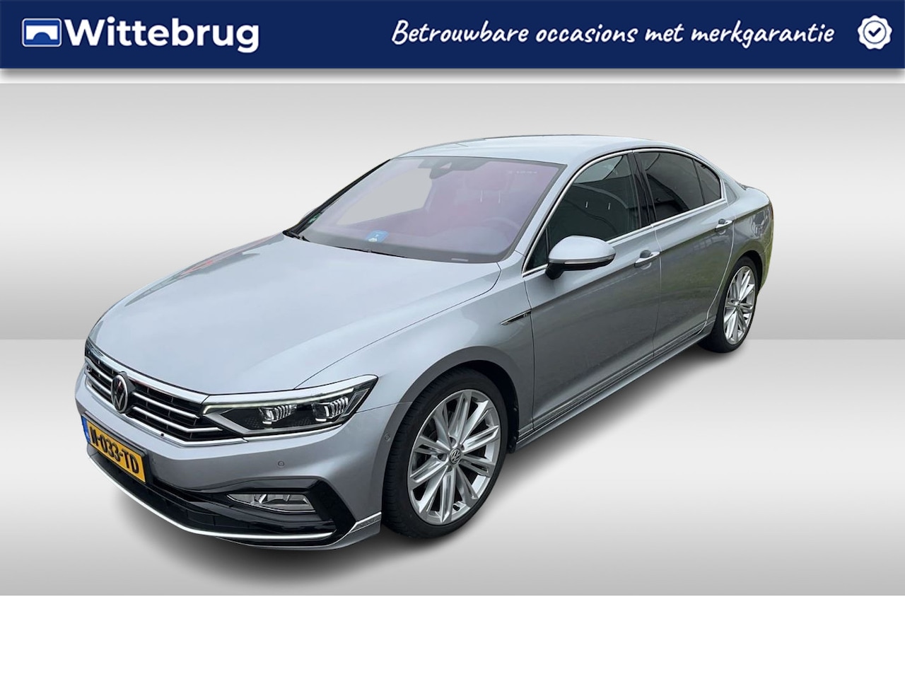 Volkswagen Passat - 1.5 TSI R-Line Business + / 360"CAMERA / NAVI / APP.Connect / 19"LMV / Elektr. Trekhaak - AutoWereld.nl
