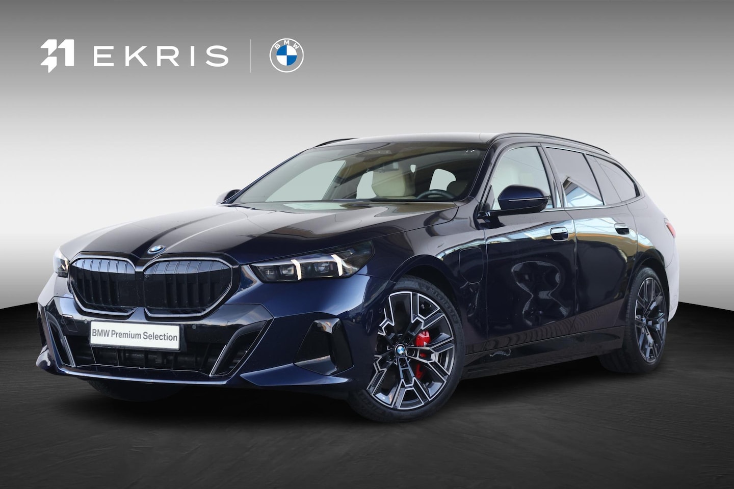 BMW 5-serie Touring - 550e xDrive | SoH 100% | Sport Pakket Pro | Panorama Dak | Comfort Stoelen | Driving Assis - AutoWereld.nl