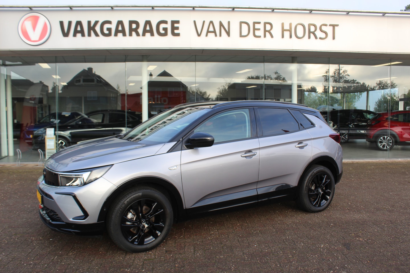 Opel Grandland - 1.2-130pk Turbo GS-Line. Zeer nette, sportieve en luxe hoogzitter, slechts 43.000km ! Autm - AutoWereld.nl