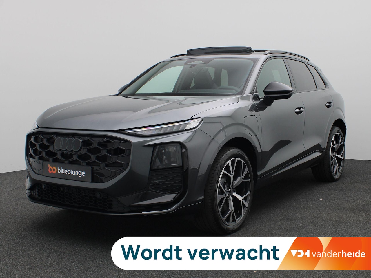 Audi Q3 - 1.5 200kW e-hybrid S edition 272PK S-Tronic Panoramadak, Trekhaak, Achteruitrijcamera, Sto - AutoWereld.nl