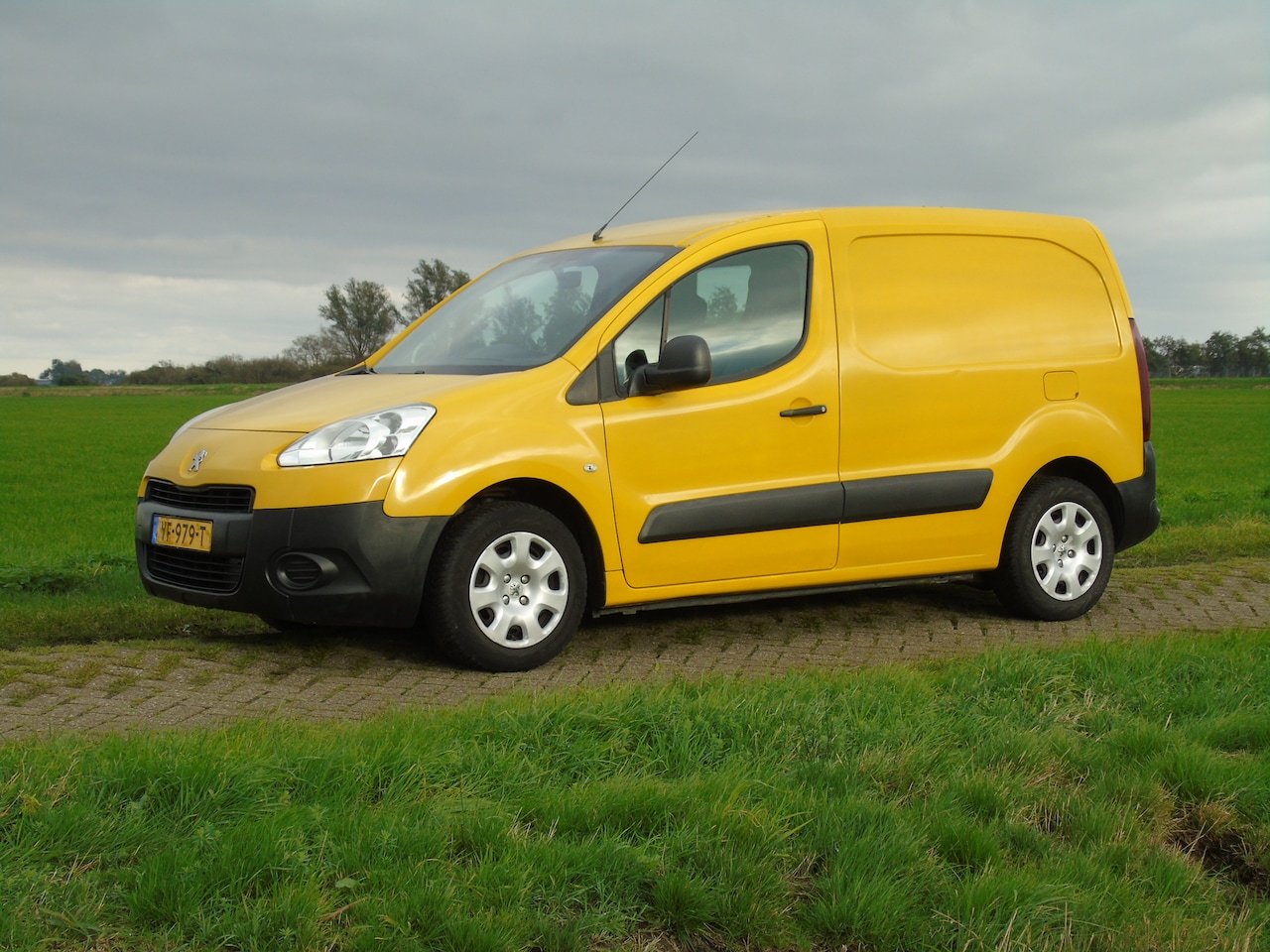 Peugeot Partner - 120 1.6 HDI L1 XT Airco / MARGE - AutoWereld.nl