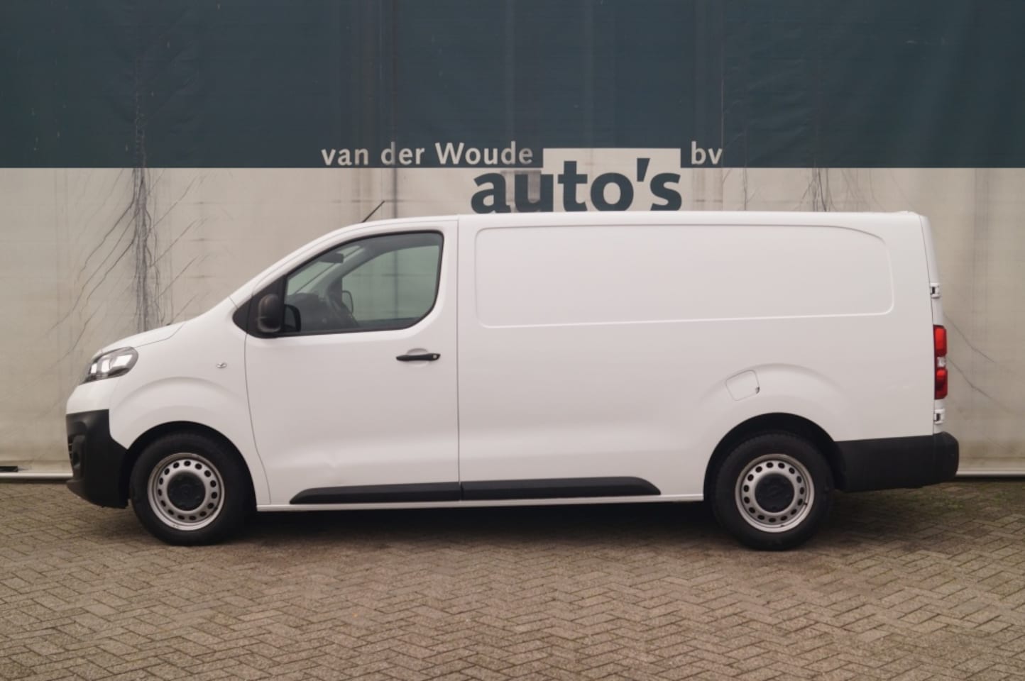 Opel Vivaro - 2.0 CDTI L3-H1 Edition -NAVI-PDC-CAM-TREKHAAK- - AutoWereld.nl