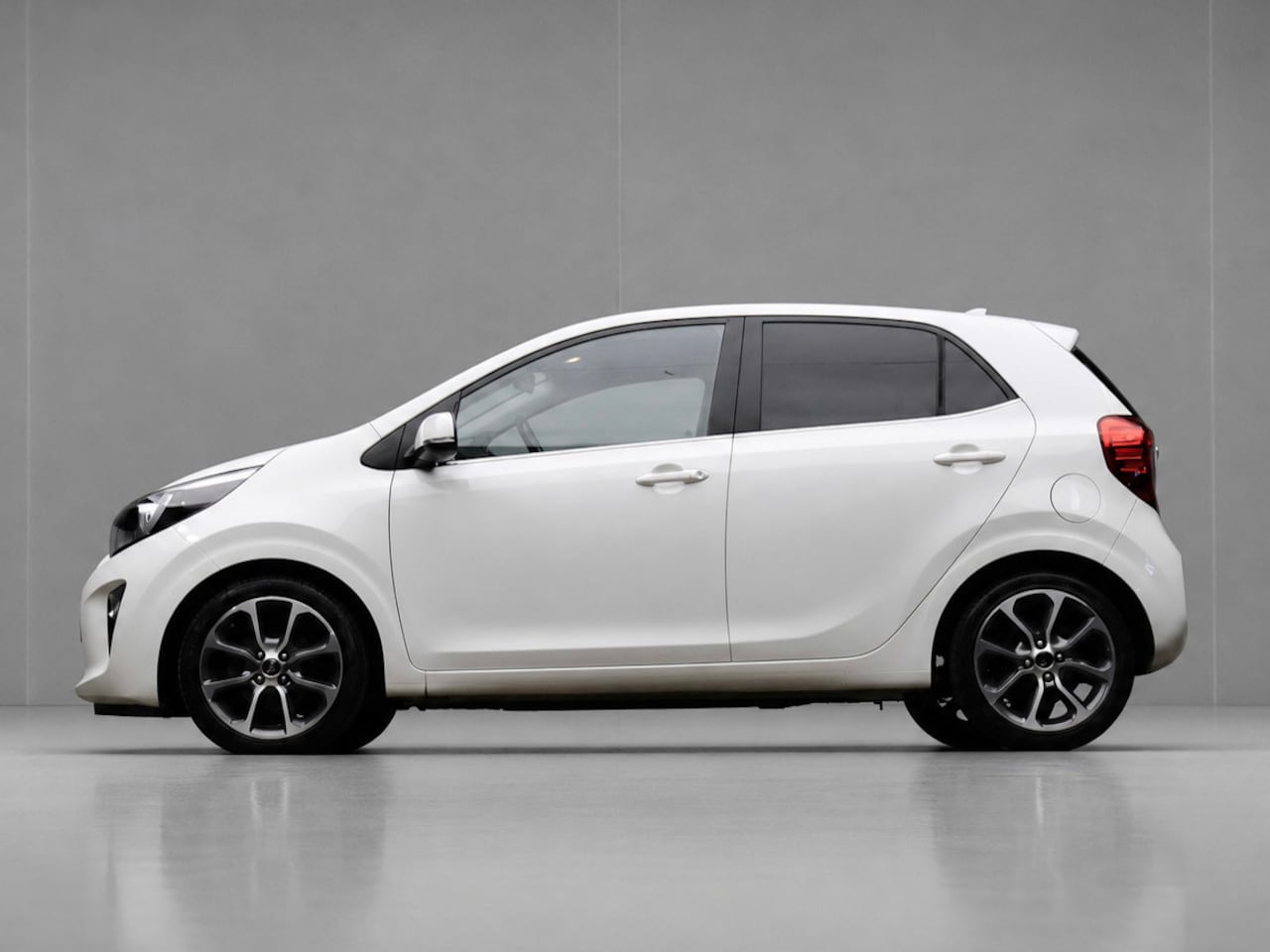 Kia Picanto - 1.0 CVVT Design Edition Sport (APPLE CARPLAY,NAVI,CAMERA,CLIMATE,CRUISE,LEDER,LED,GETINT,S - AutoWereld.nl
