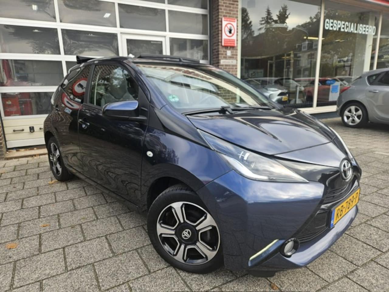 Toyota Aygo - 1.0 VVT-i x-pose Cabrio Climate/Navi/Safety pakket - AutoWereld.nl