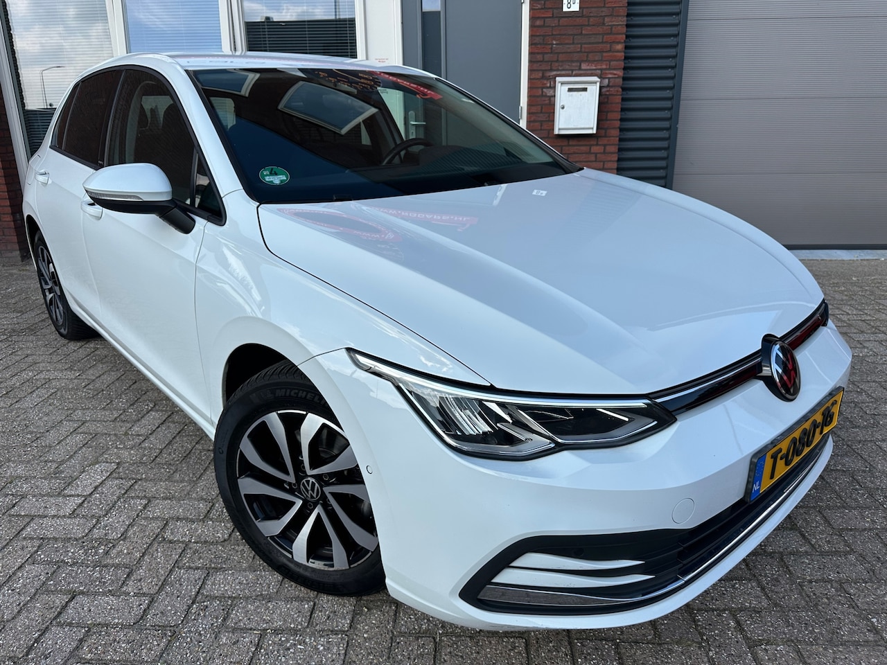 Volkswagen Golf - 1.0 eTSI Life Active / Navi / Virtual / PDC / DAB / Stoelverw - AutoWereld.nl
