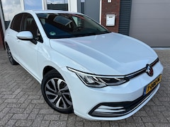 Volkswagen Golf - 1.0 eTSI Life Active / Navi / Virtual / PDC / DAB / Stoelverw
