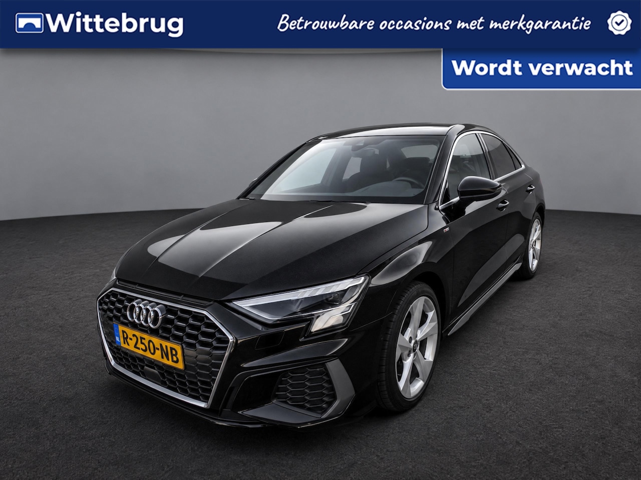 Audi A3 Limousine - 30 TFSI S edition / Navigatie / App connect / LED / Climate controle / Lichtmetaal 18 inch - AutoWereld.nl