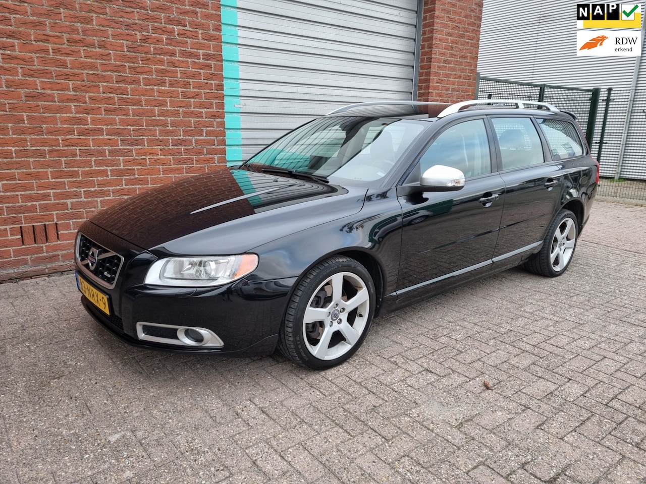 Volvo V70 - 2.0T R-Edition 203pk Automaat! Bj:2010 NAP! - AutoWereld.nl