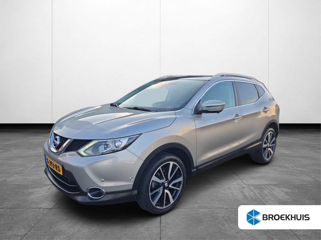 Nissan Qashqai - 1.6 Tekna / Trekhaak / 1500KG Trekgewicht Panoramadak / Cruise control / Achteruitrijcamer - AutoWereld.nl