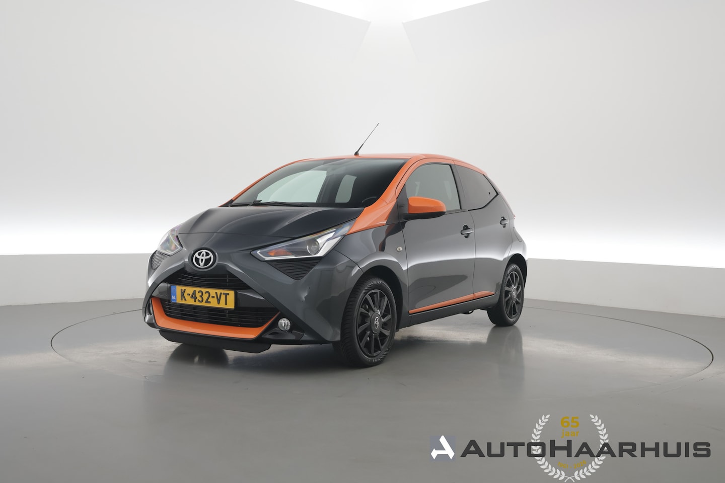 Toyota Aygo - 1.0 VVT-i x-JBL | Rijklaar! | Apple CarPlay | Camera | Clima | All Seasons | - AutoWereld.nl