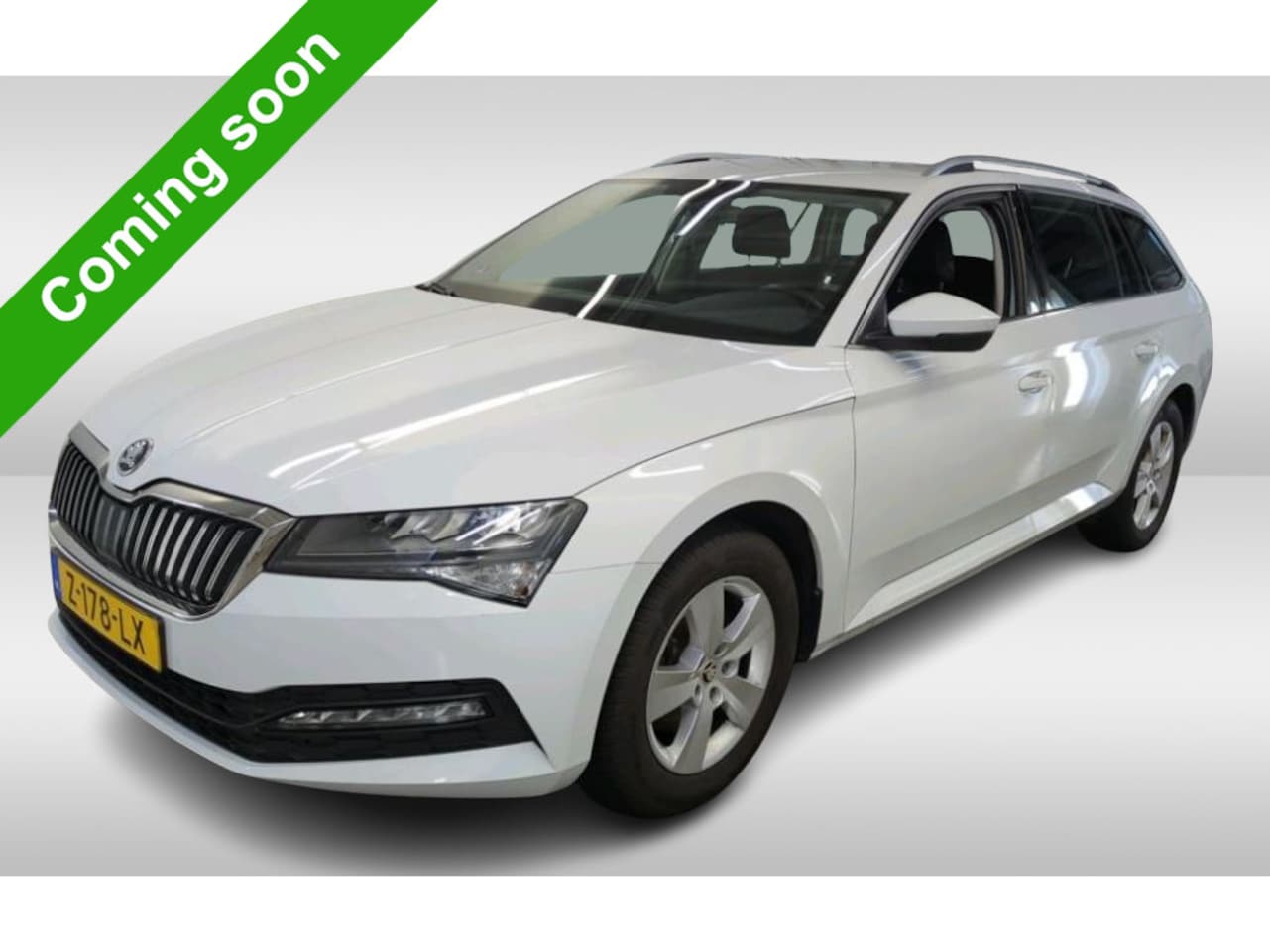 Skoda Superb Combi - 1.5 TSI 150PK Automaat Business Edition / Trekhaak / Navigatie / Airco-ecc./ Pdc./ Radio-m - AutoWereld.nl