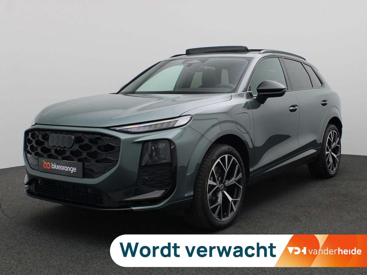 Audi Q3 - 1.5 200kW e-hybrid S edition 272PK S-Tronic Panoramadak, Trekhaak, Achteruitrijcamera, Sto - AutoWereld.nl