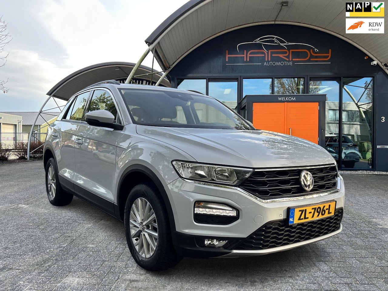Volkswagen T-Roc - 1.0 TSI Style Adap Cruise Apple Carplay NL-Auto Rijklaarprijs! - AutoWereld.nl