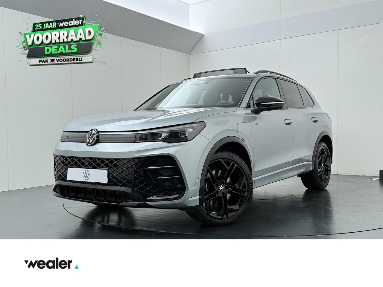Volkswagen Tiguan - 1.5 eHybrid R-Line Business | 272 PK | SoH 96% | Trekhaak wegklapbaar | Adaptive Cruise Co - AutoWereld.nl