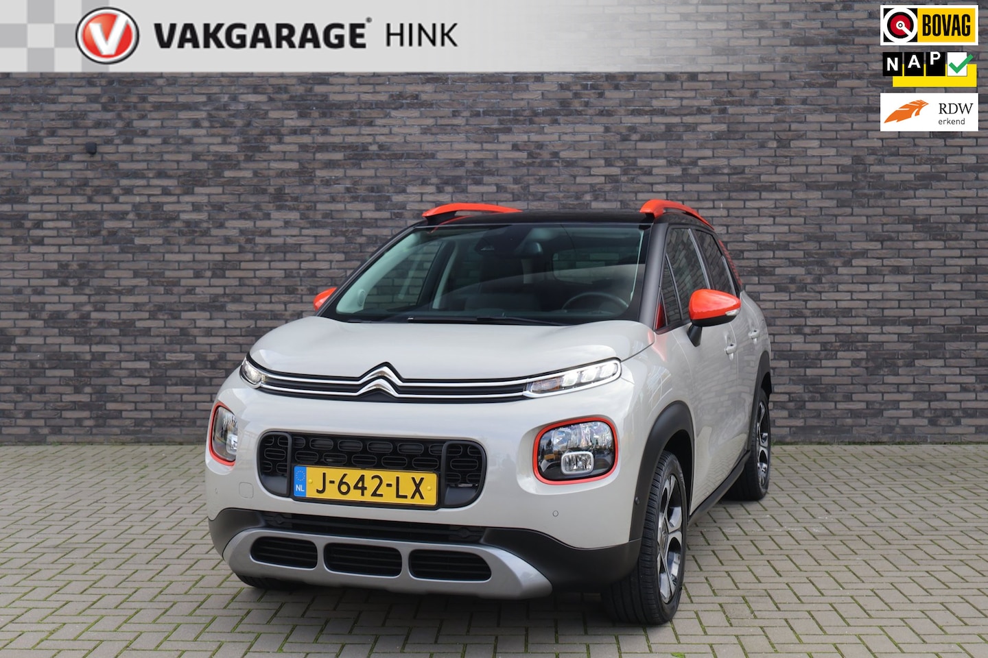 Citroën C3 Aircross - 1.2 PureTech Shine | Camera | Panoramadak| Stoelverw. | Trekhaak | - AutoWereld.nl