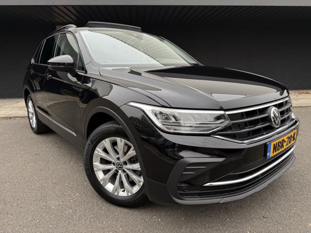 Volkswagen Tiguan - 1.5 TSI Life - Zeer goed uitgerust - Dealeronderhouden - - AutoWereld.nl