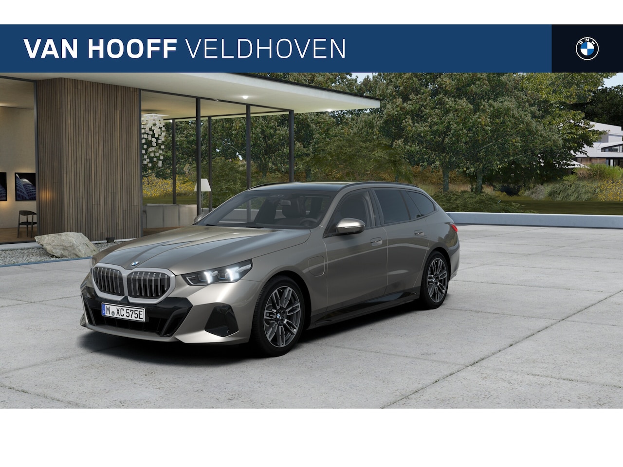 BMW 5-serie Touring - 530e M Sport Automaat / Panoramadak / Trekhaak / Comfortstoelen / Achteruitrijcamera / Com - AutoWereld.nl