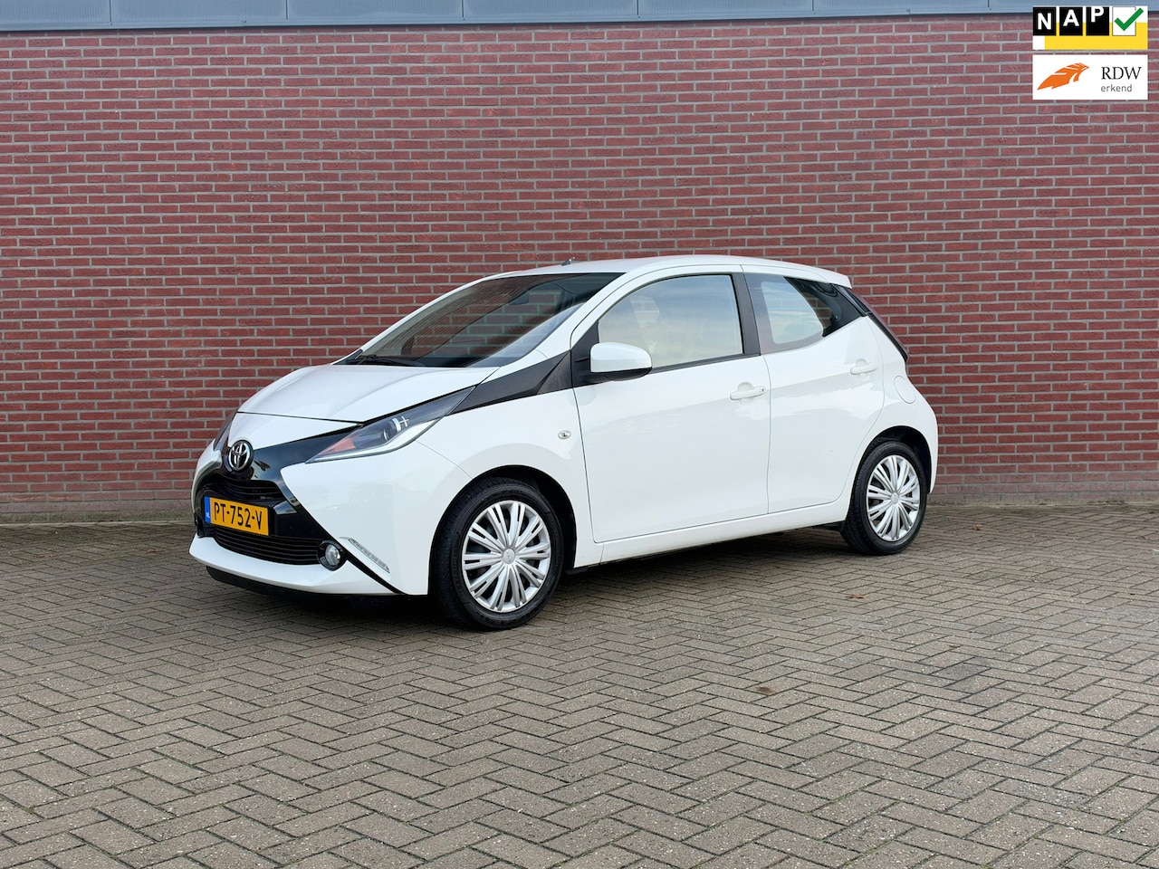 Toyota Aygo - 1.0 VVT-i x-play / Nap / Airco / Cruise / Elektrische ramen - AutoWereld.nl