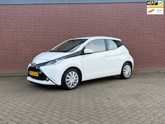 Toyota Aygo - 1.0 VVT-i x-play / Nap / Airco / Cruise / Elektrische ramen