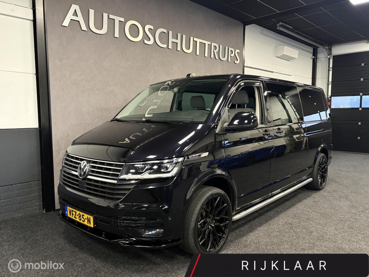 Volkswagen Transporter - 2.0 TDI L2H1 150 PK DUBBEL CABINE Highline BULLI 2x SCHUIFDEUR / AUTOMAAT / L2 / GESTOFFEE - AutoWereld.nl