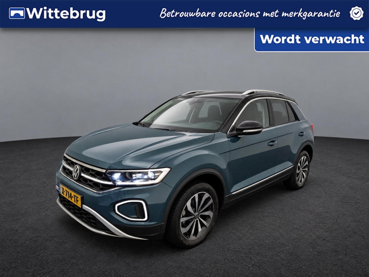 Volkswagen T-Roc - 1.5 TSI Style / Digitaal dashboard / Pano / Navigatie / App connect / Trekhaak / Fabriekg - AutoWereld.nl