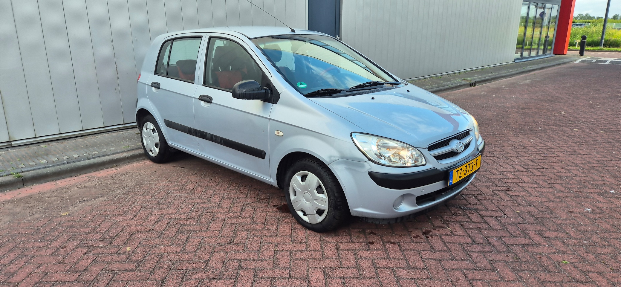 Hyundai Getz - 1.1i Active Young ☆ APK TOT NOV 2027 ☆ GOED ONDERHOUDEN ☆ ZEER ZUINIG ☆ SPORT INTERIEUR ☆ - AutoWereld.nl