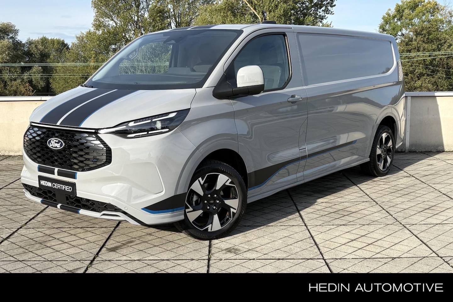 Ford Transit Custom - E-Transit 320 L2H1 Sport 65 kWh - AutoWereld.nl