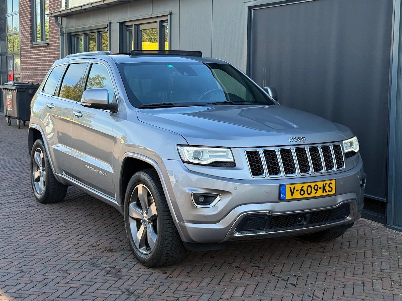 Jeep Grand Cherokee - 3.0 V6 4x4 Grijskenteken Pano Luchtvering Stoelverwarm/ventil. Leer Trekhaak - AutoWereld.nl