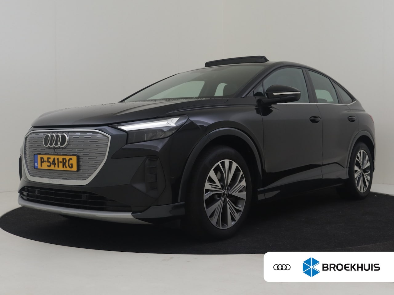 Audi Q4 Sportback e-tron - 40 S edition 77 kWh l Lederen bekleding l Panoramadak l Stoelverwarming l Parkeersensoren - AutoWereld.nl