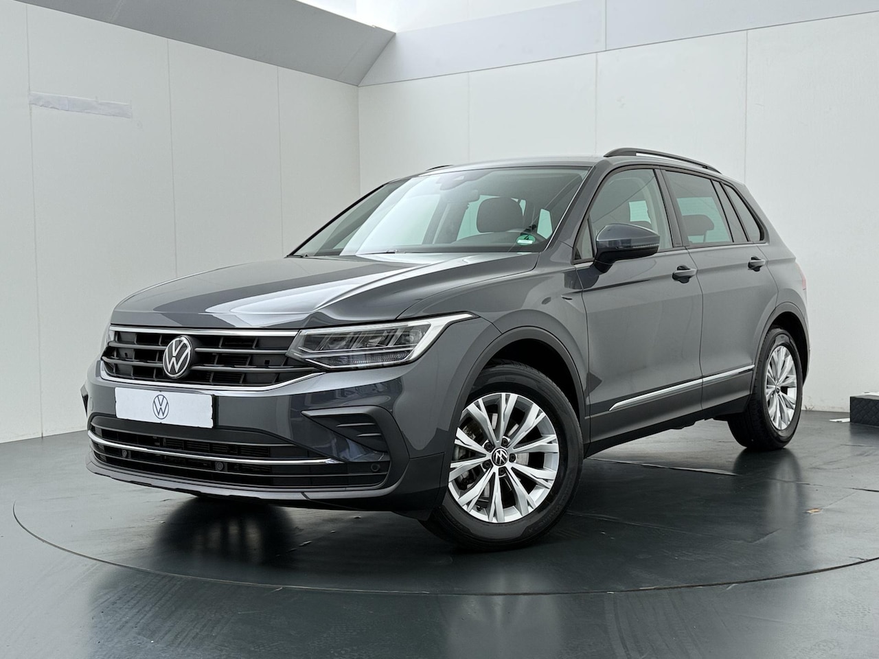 Volkswagen Tiguan - 1.5 TSI Life | 150 PK | Automaat | Adaptive Cruise Control | Achteruitrijcamera | Climate - AutoWereld.nl