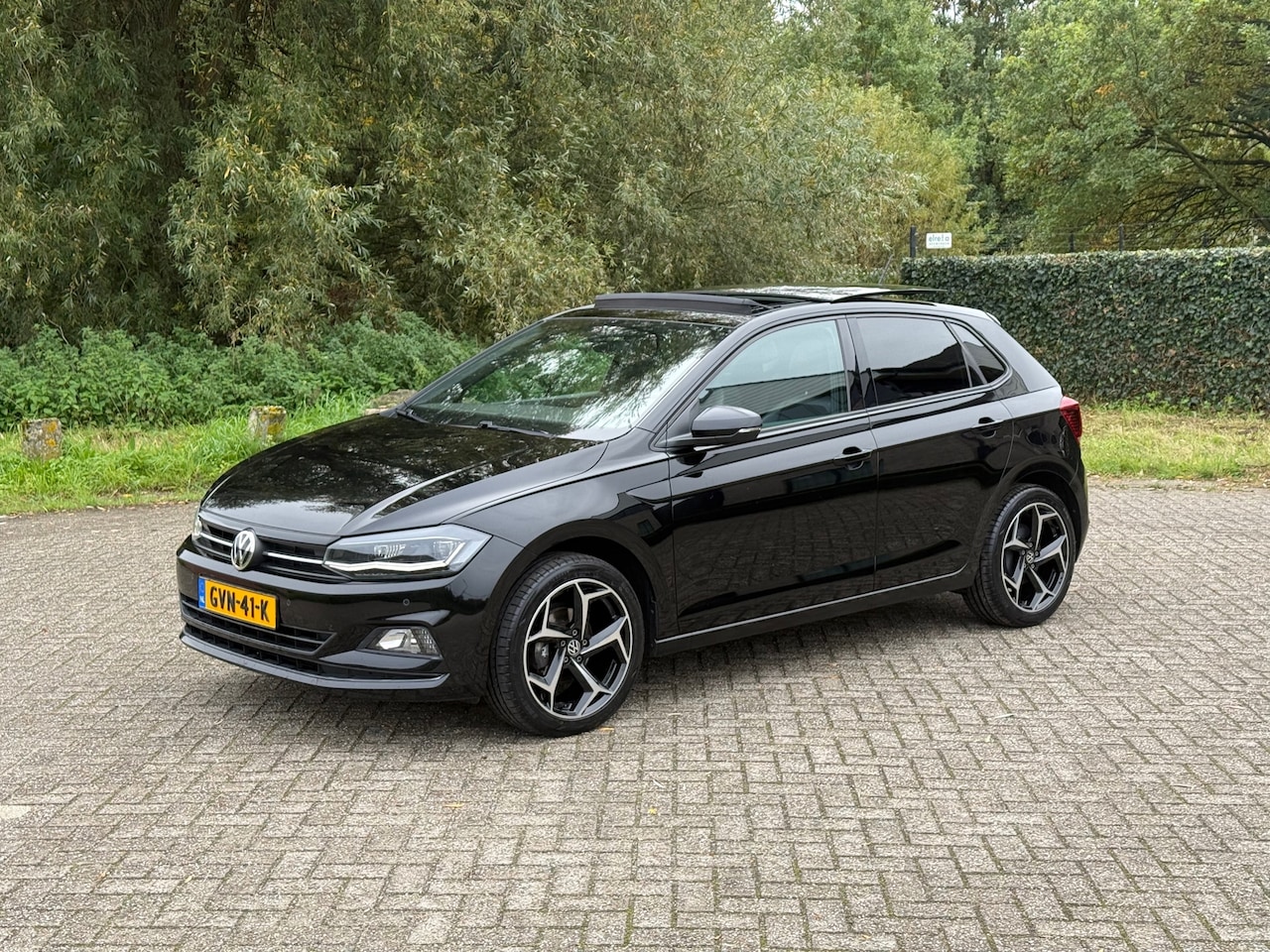 Volkswagen Polo - 1.0 TSI Highline DSG I DIGITAL DASH I PANO I LED I LEER I CARPLAY - AutoWereld.nl