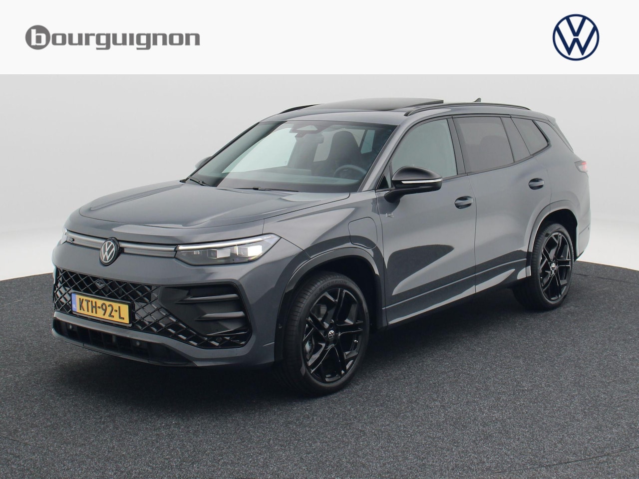 Volkswagen Tayron - 1.5 eHybrid R-Line Edition | Trekhaak | Panoramadak | Black Style | Head-up Display | - AutoWereld.nl