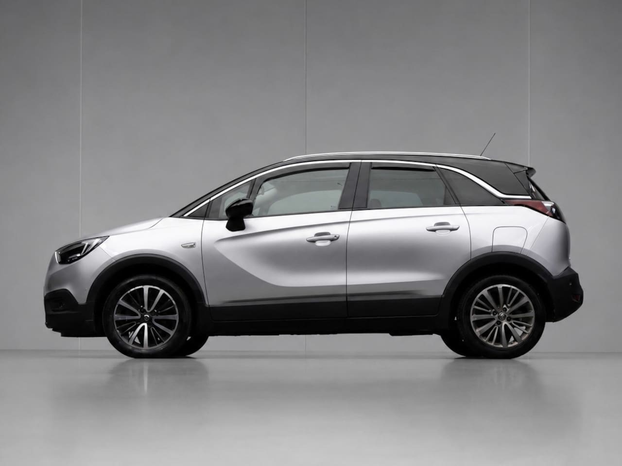 Opel Crossland X - 1.2 Turbo Innovation Sport (PANORAMADAK,HEAD-UP DISPLAY,APPLE CARPLAY,NAVI,LED,GETINT,SPOR - AutoWereld.nl