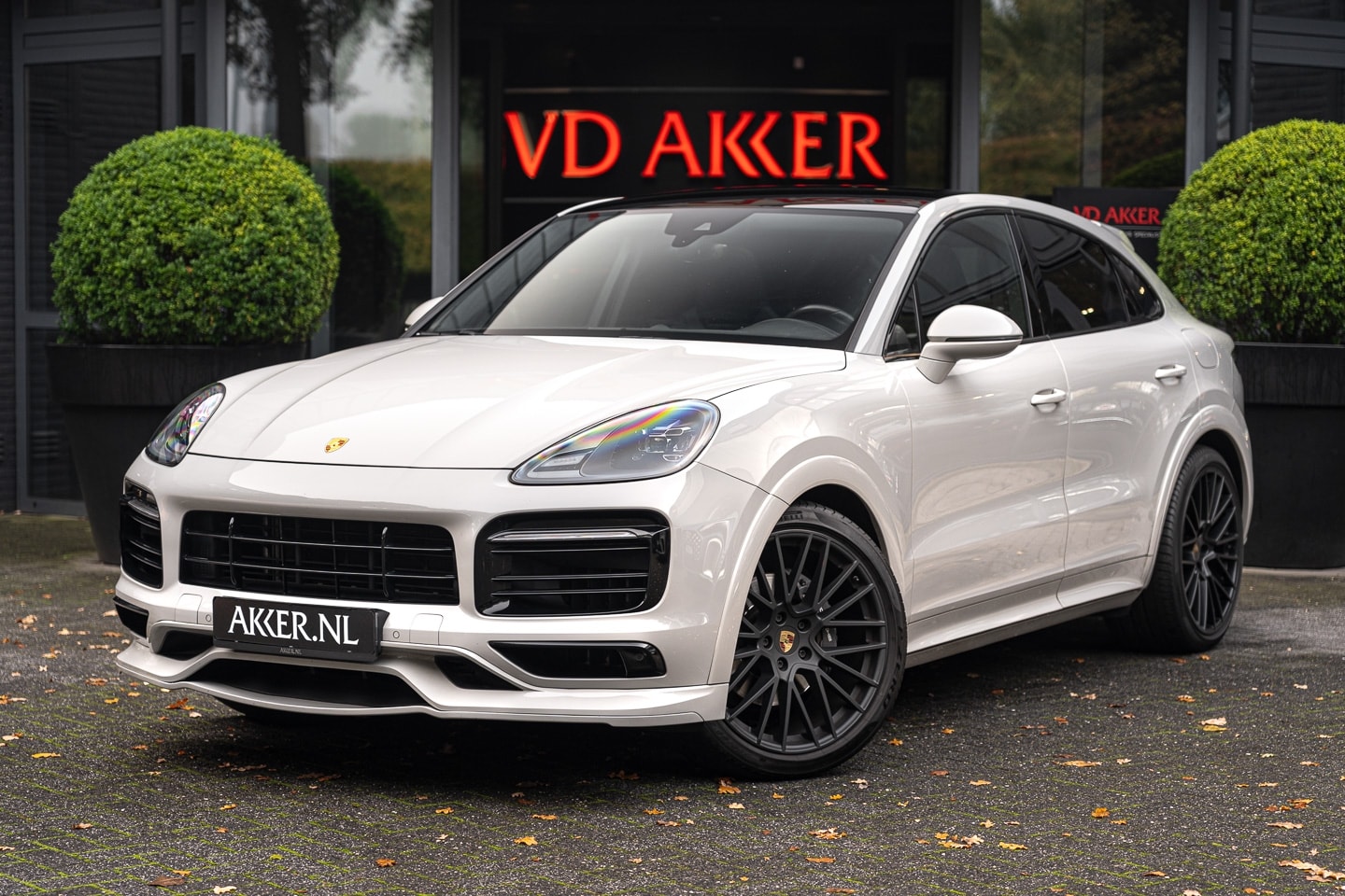Porsche Cayenne Coupé - E-Hybrid | SportDesign | BOSE | Luchtvering | 22 Inch | Sportstoelen (18-weg) - AutoWereld.nl