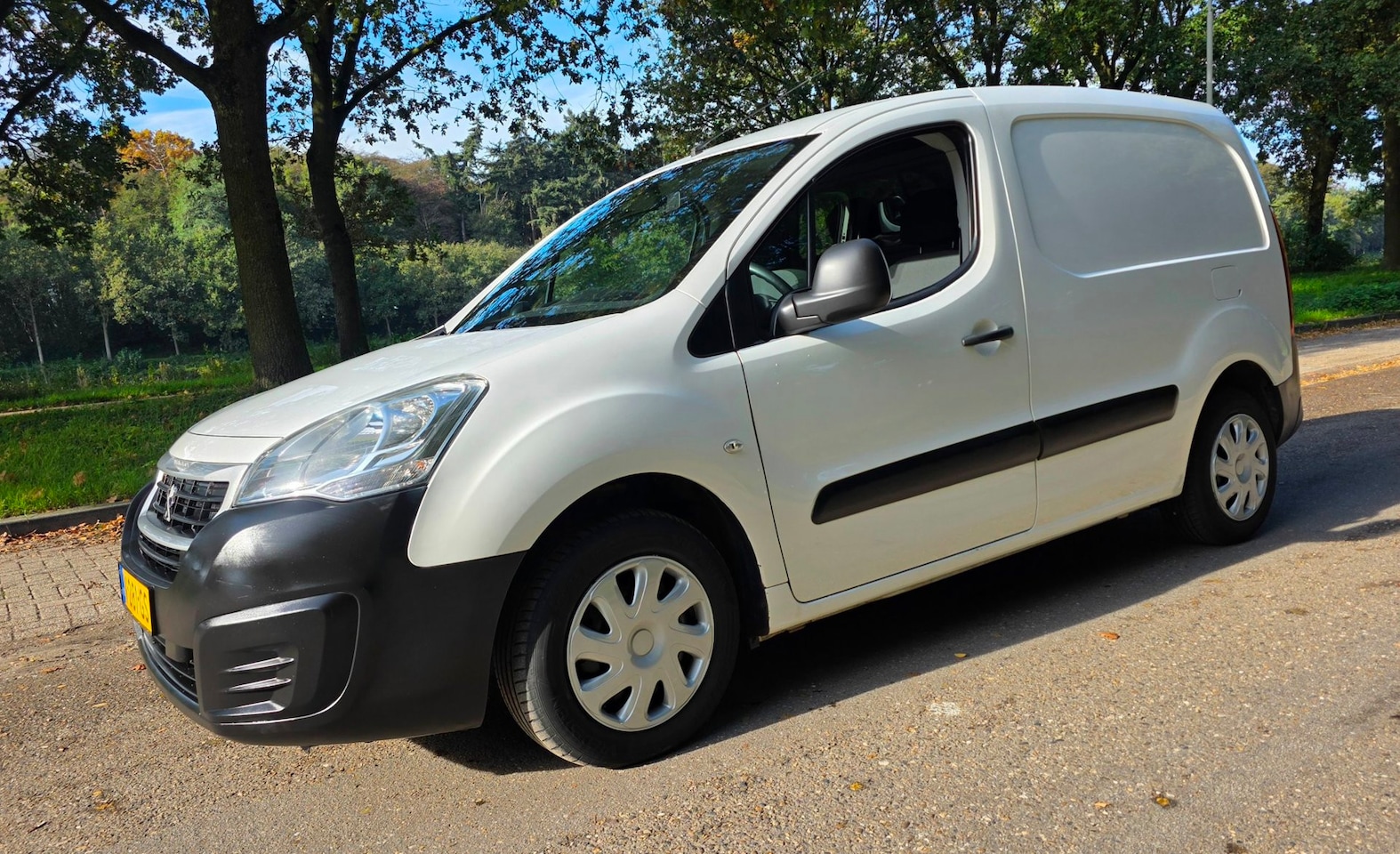 Peugeot Partner - 1.6 BlueHDi - NL Auto - Automaat - EURO 6 - - AutoWereld.nl